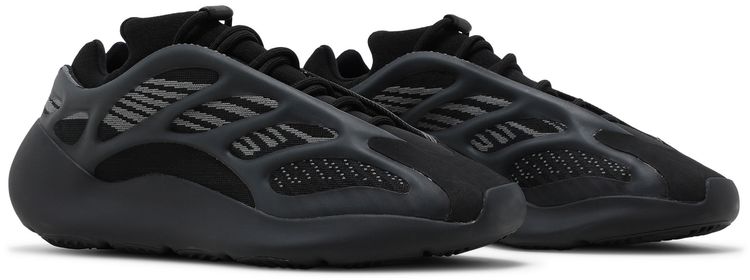 Yeezy 700 v3
