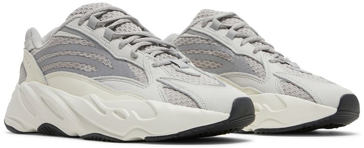 Yeezy 700 v2